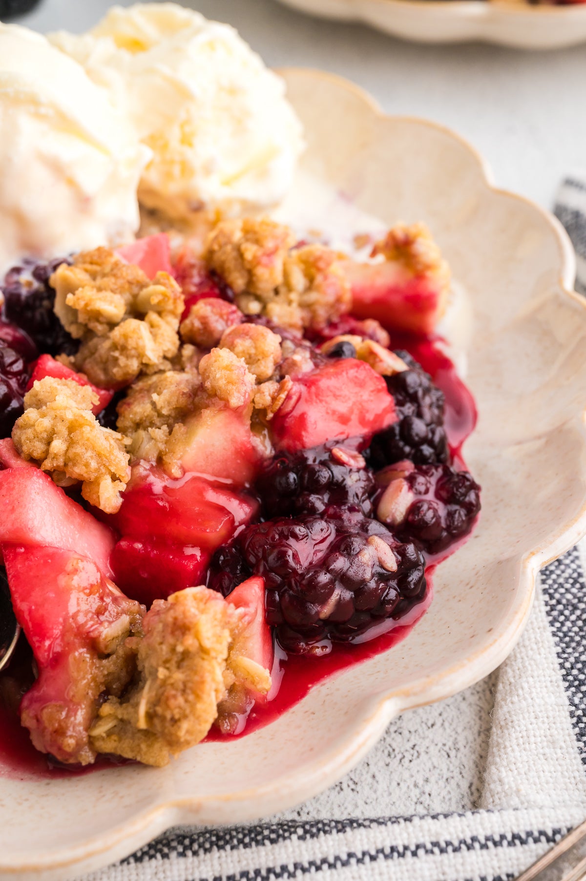 Apple Blackberry Crumble (Exclusive)